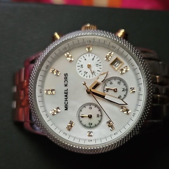 Watch - Picture 2 of 3